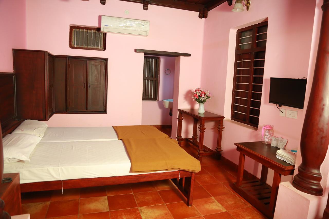 Gurukripa Heritage Hotel Thrissur Buitenkant foto